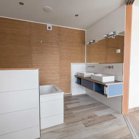 Penthouse Apartment *